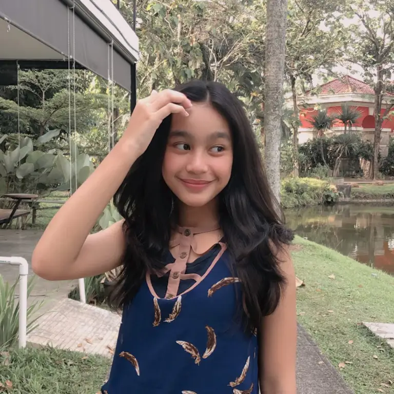 Nesya Chandria berfoto bersama penggemarnya