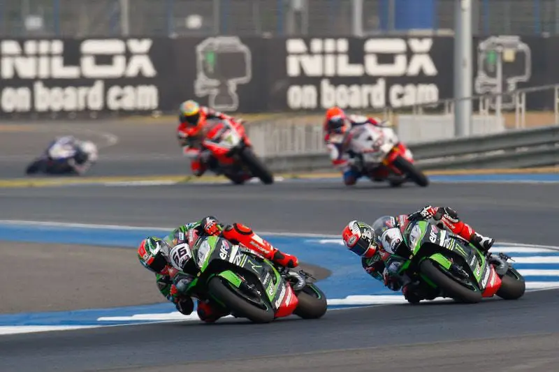 Kerumunan penonton di sirkuit balap WSBK