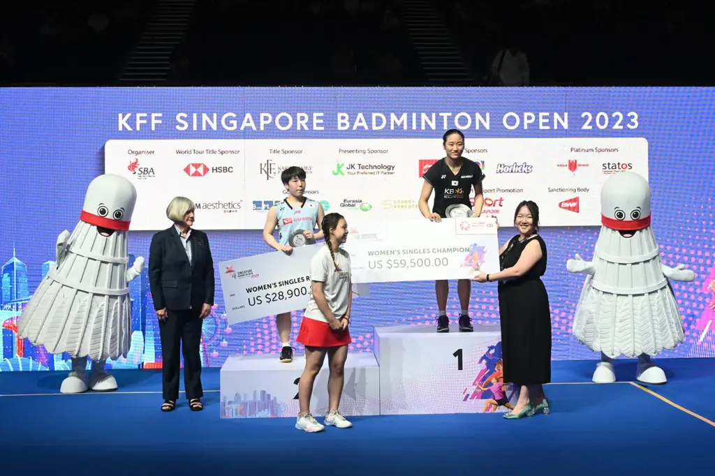 Penonton antusias menyaksikan BWF Singapore Open 2023