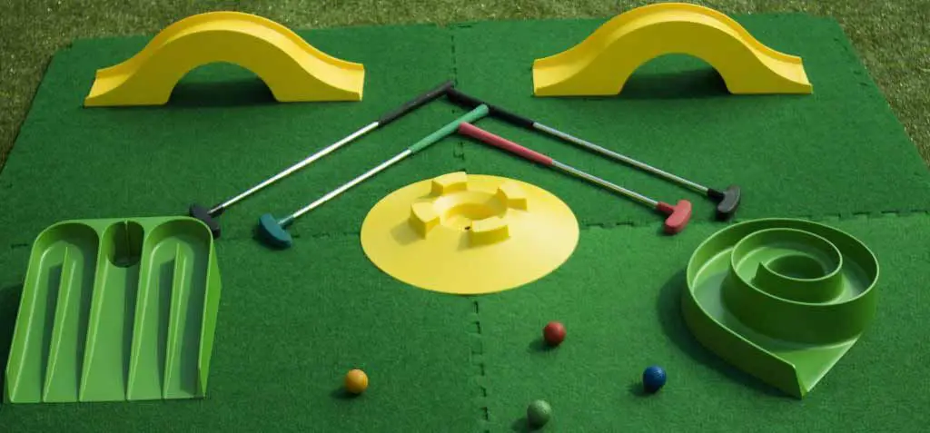 Gambar contoh setup permainan candy golf dengan berbagai rintangan, seperti buku dan mainan.