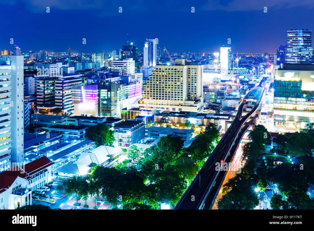 Siluet Bangkok di malam hari