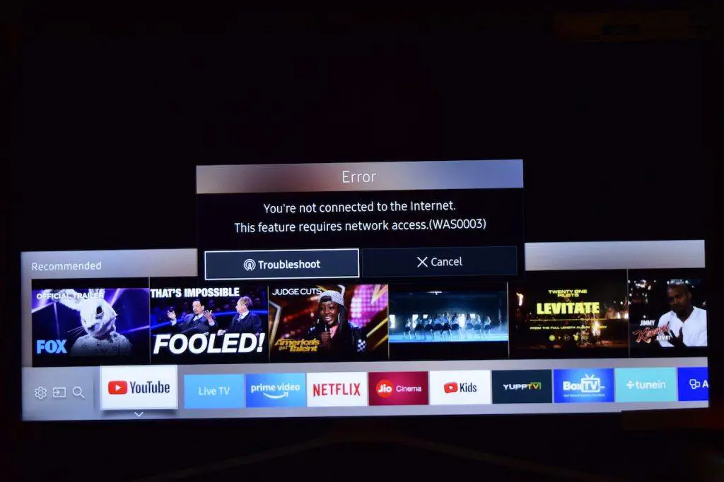 Gambar menu pengaturan Smart TV yang menunjukkan informasi jaringan, termasuk TV ID