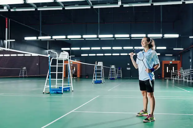 Gambar pemain bulu tangkis yang sedang merayakan kemenangan