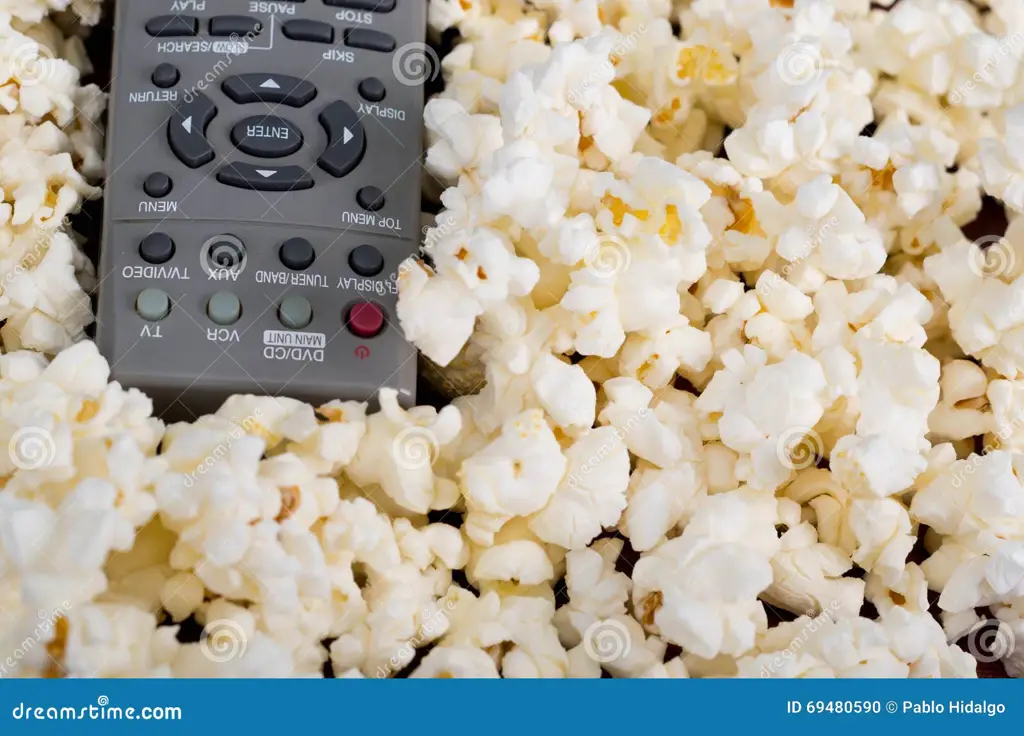 Gambar remote control dan popcorn