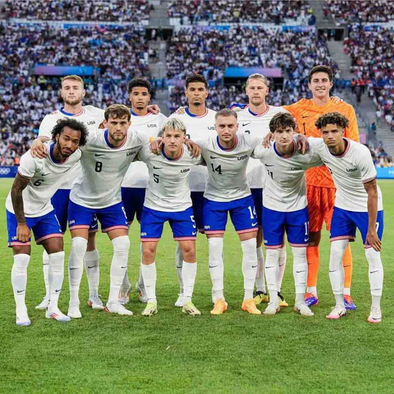 Para pemain AFC U23 sedang merayakan gol