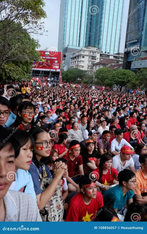 Suasana penonton yang ramai di pertandingan AFC U23